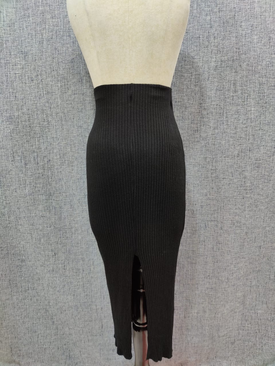 ZARA Solid Black Knit Skirt | Relove